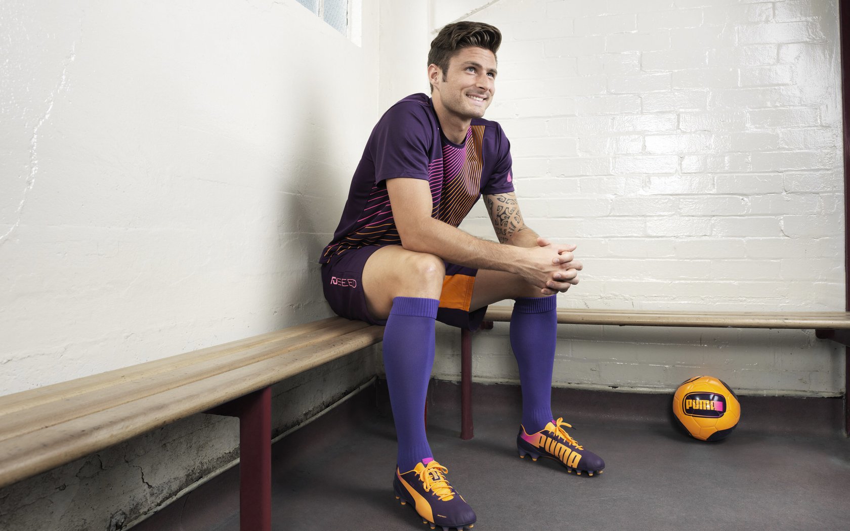 伊萨克独造三球闪耀全场,芬兰队3-0横扫澳大利亚展露锋芒