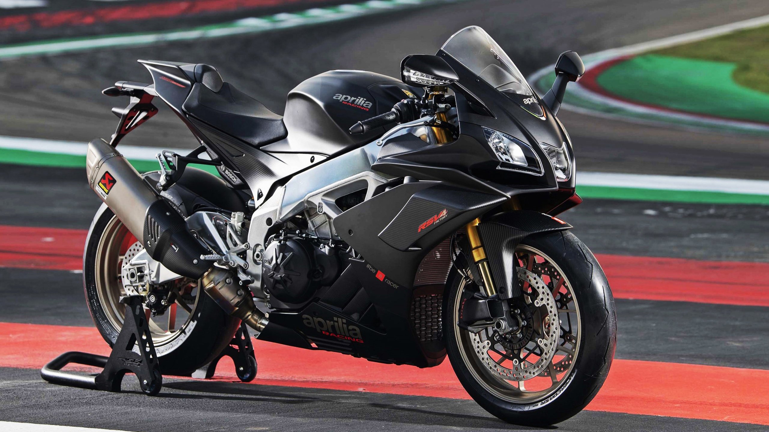 莫德里奇对手完全无解，智利关键战突围利物浦，两种足球智慧的终极对话